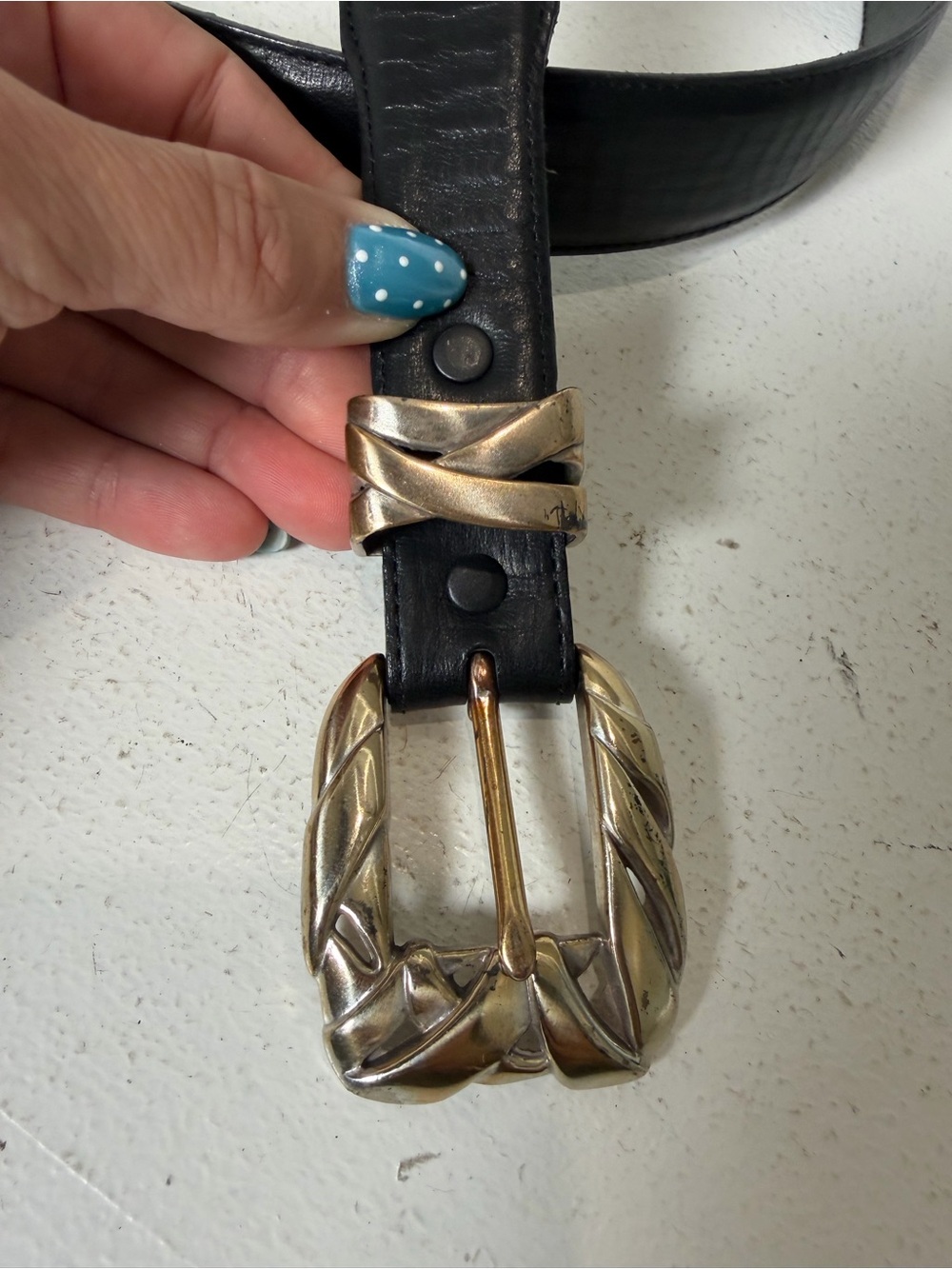 Vintage 1994 Onyx Women's Black Leather Belt Gold Statement Buckle Size 28 - Picture 2 of 6